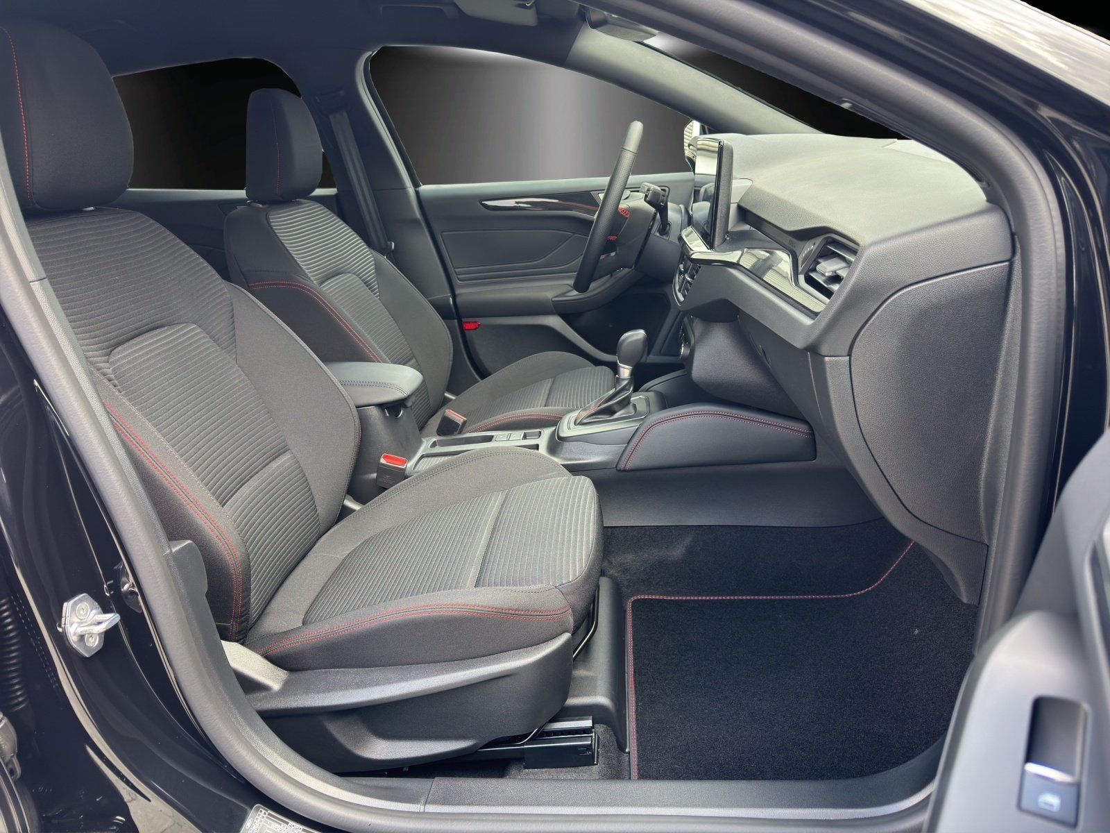 Fahrzeugabbildung Ford Focus 1.0 ST-Line X Aut./LED/KAMERA/NAVI/GRA/SHZ
