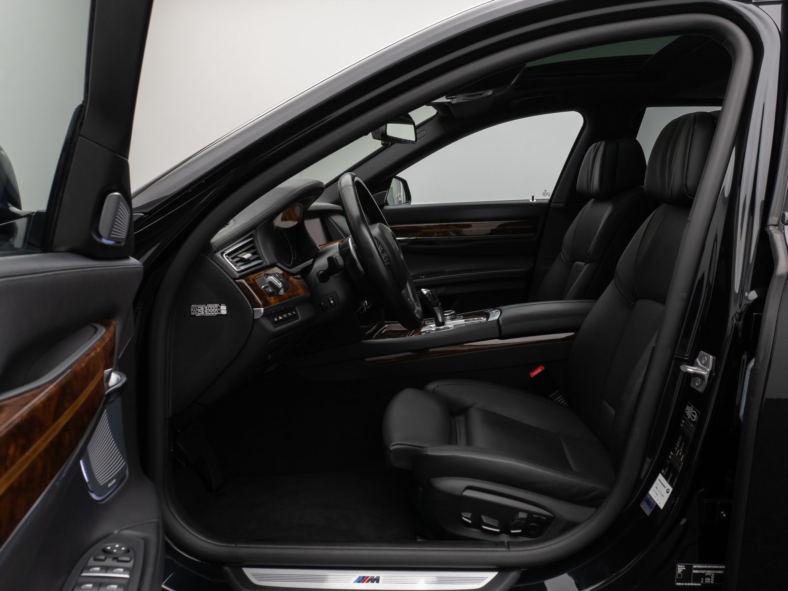 Fahrzeugabbildung BMW 760 Li M Sport Glasdach B&O HUD SoftCl NightVisi