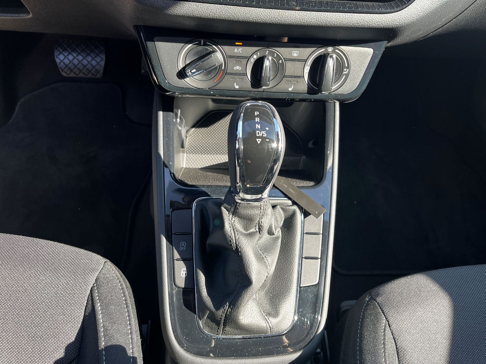 Fahrzeugabbildung SKODA Fabia Selection DSG ALU PDC DAB BT ALLSEASON