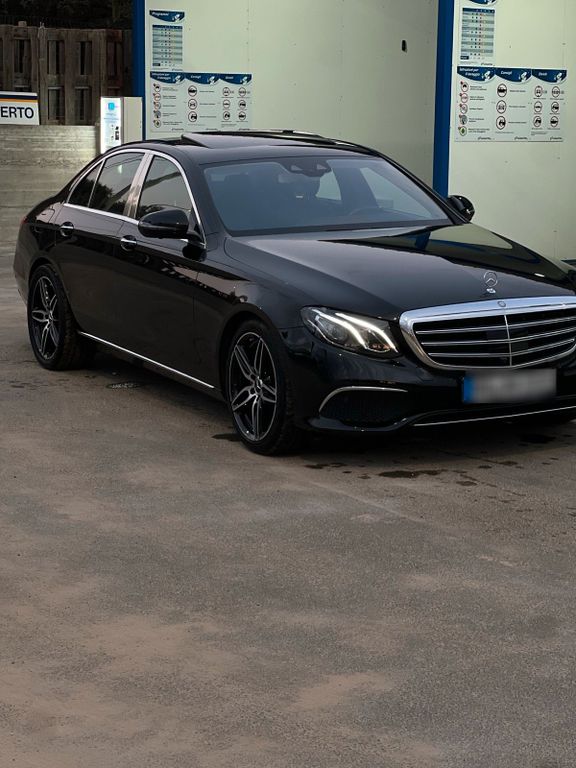 Image of Mercedes-Benz E 220