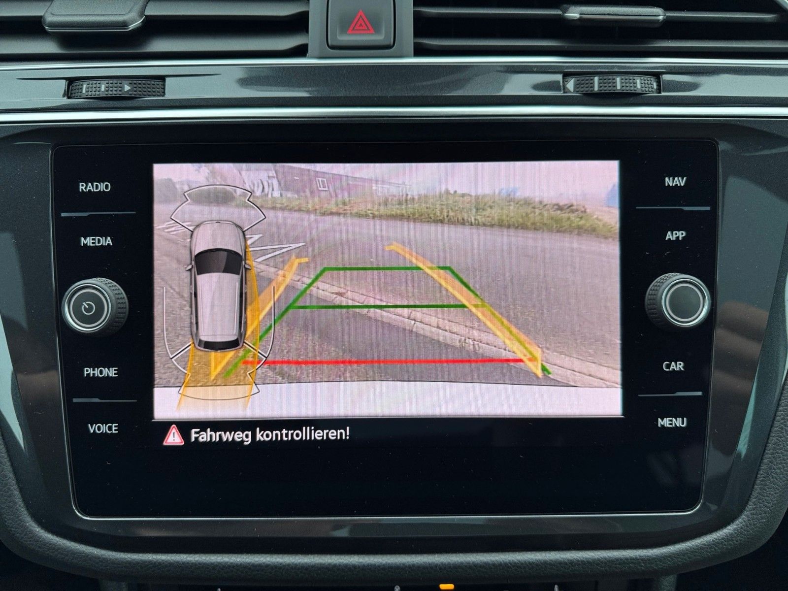 Fahrzeugabbildung Volkswagen Tiguan Elegance 4Motion 2.0 TDI