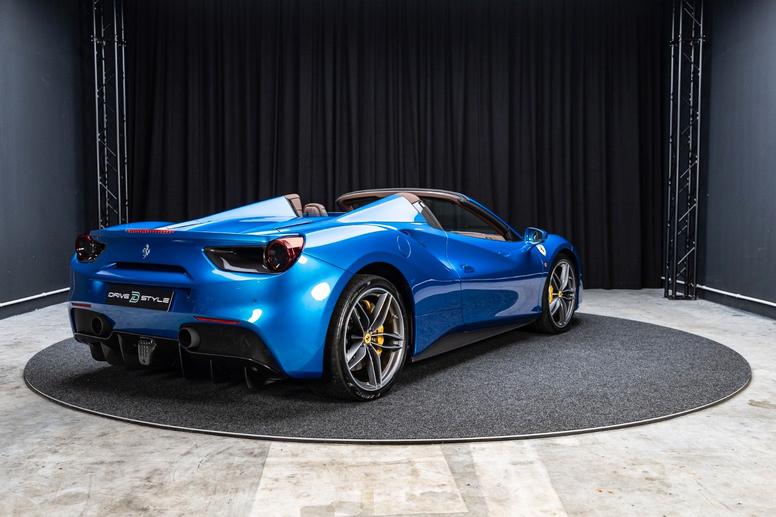 Fahrzeugabbildung Ferrari 488 Spider + Carbon + Daytona + Liftsystem