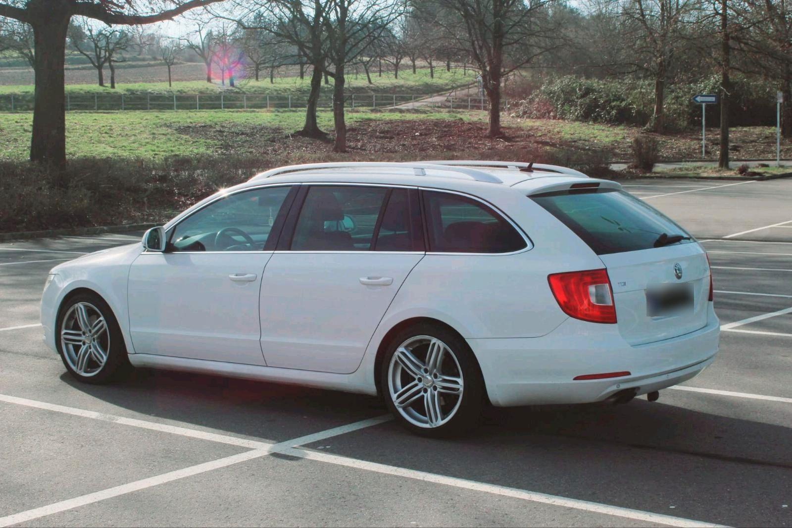 Skoda Superb 2011 — photo 6
