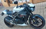 Triumph Speed Triple RS weiß / carbon - Offers matching your search criteria