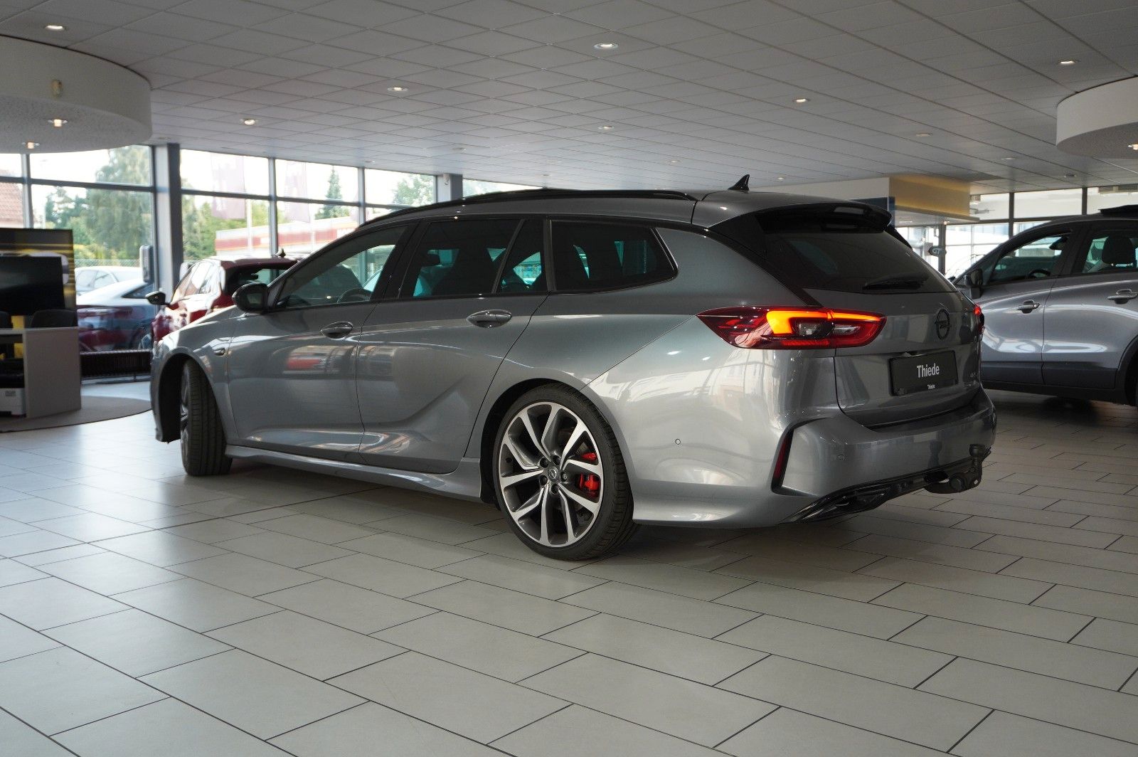 Fahrzeugabbildung Opel Insignia B ST 2.0D GSi 4X4 NAVI/LED/HUD/PANO/AHK