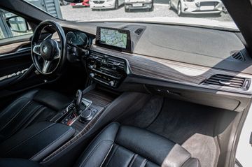 Fahrzeugabbildung BMW 520d xDrive Touring M-Sport°360°|HARMAN|HOLZ