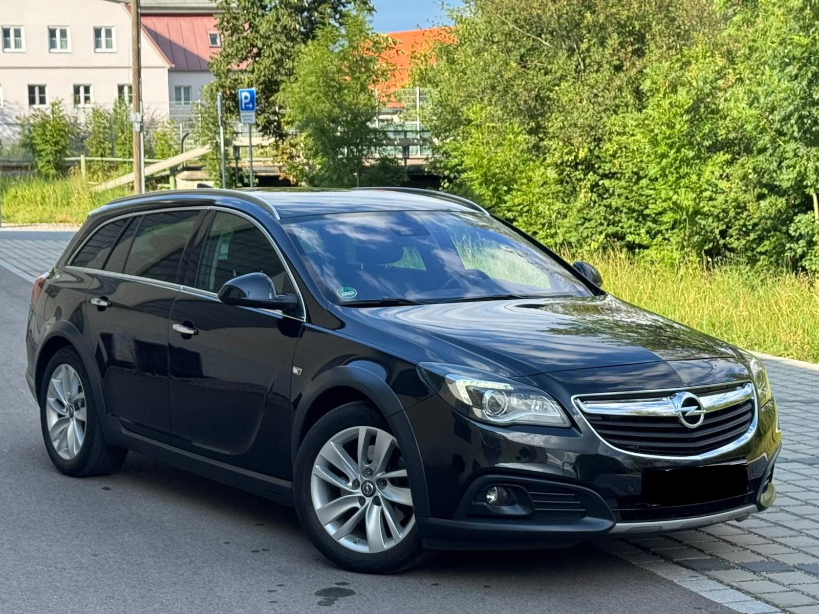 Opel Insignia 2015 — rear view