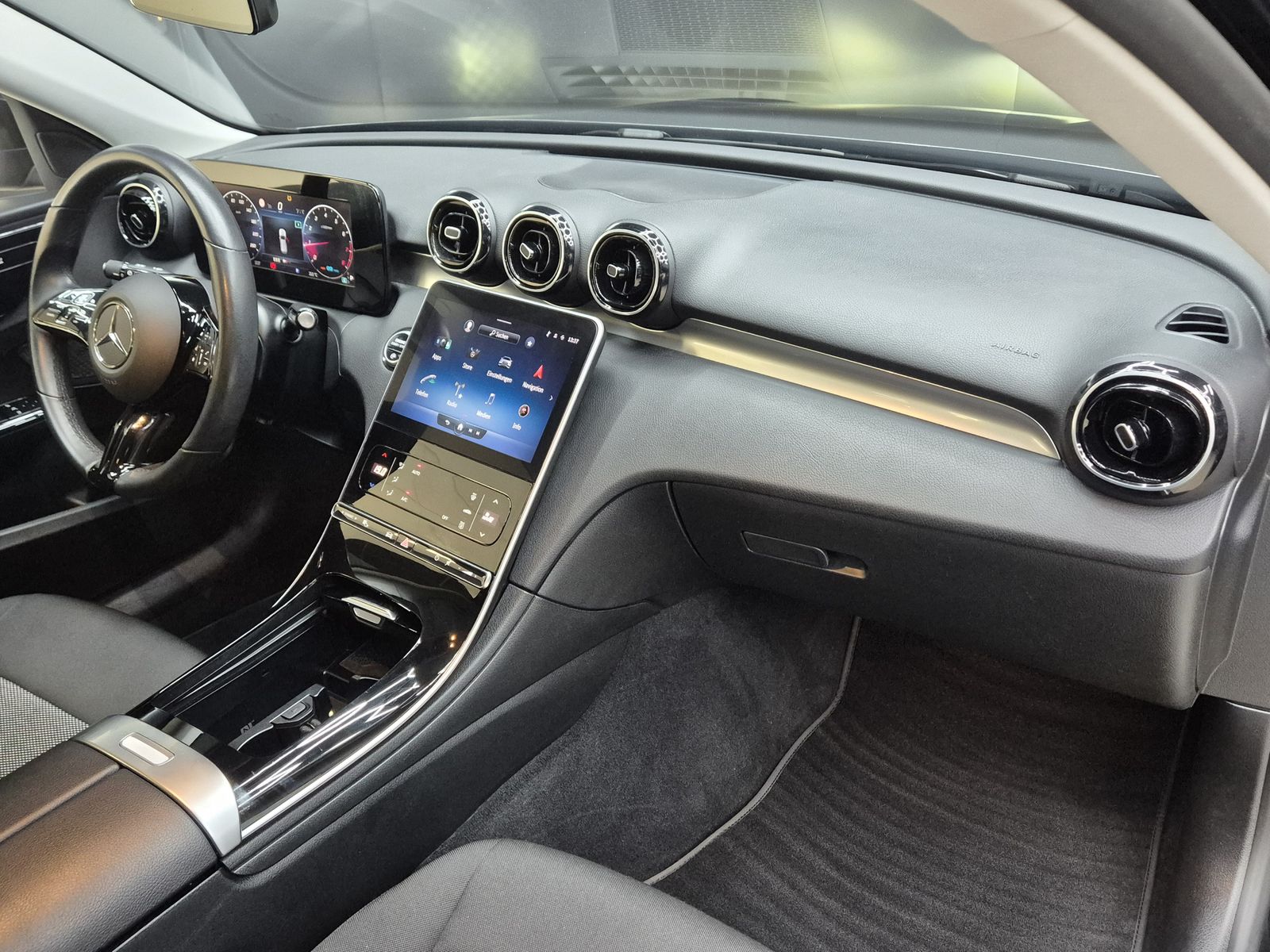 Fahrzeugabbildung Mercedes-Benz C 180 T CGI 9G NAVI+LED+SHZ+KAMERA+TEMP+DAB+LM