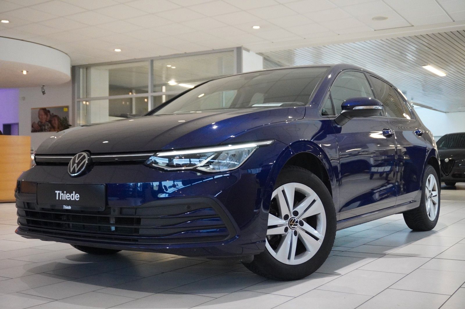 Fahrzeugabbildung Volkswagen Golf VIII Lim. 2.0 TDI LIFE DSG NAVI/LED/KAMERA