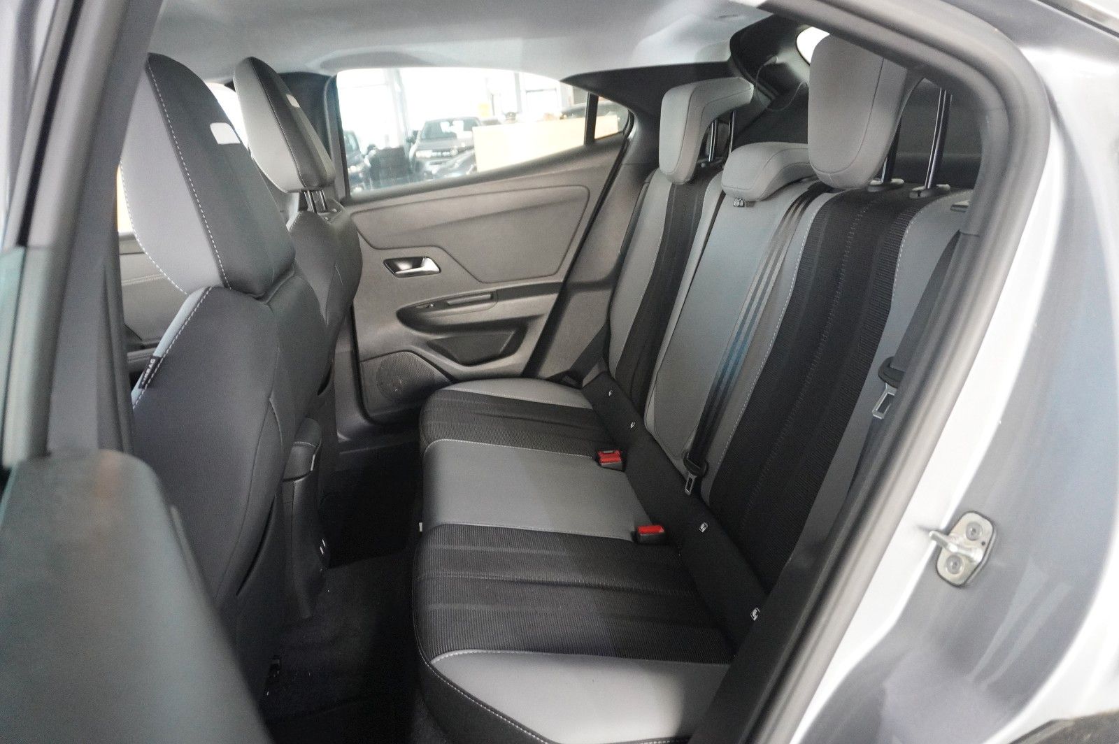 Fahrzeugabbildung Opel Mokka-e ELEGANCE 3-PHASIG NAVI/LED/VIRTU/SHZ/DAB