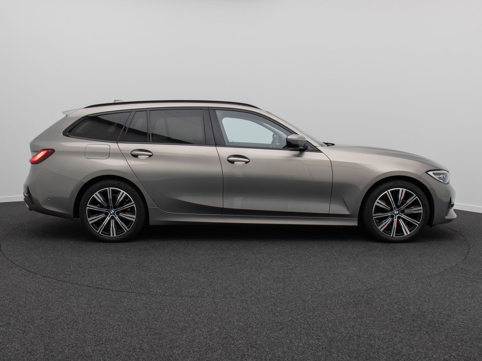 Fahrzeugabbildung BMW 320d xD Sport Line H/K DAB AHK Kamera 18Zoll