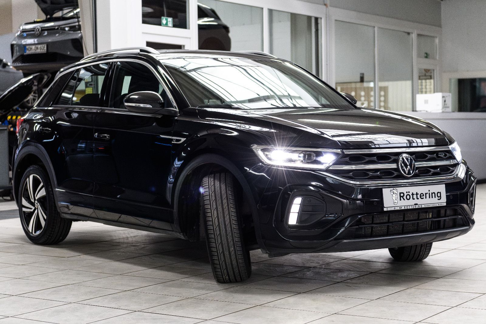 Fahrzeugabbildung Volkswagen T-Roc R-Line+LED+AHK+ACC+SIDEASISST+SHZ+EL.HK