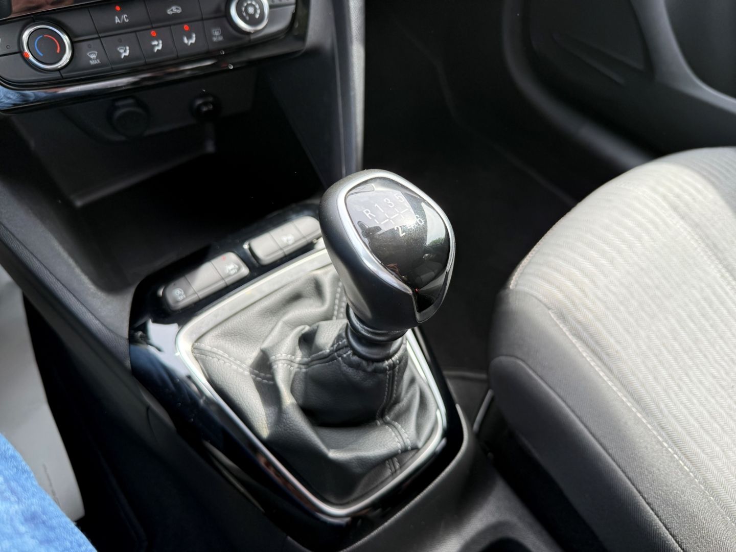 Fahrzeugabbildung Opel Corsa F Edition 1.2 Turbo SHZ+LHZ+PDC