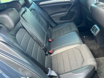 Volkswagen Golf - 10