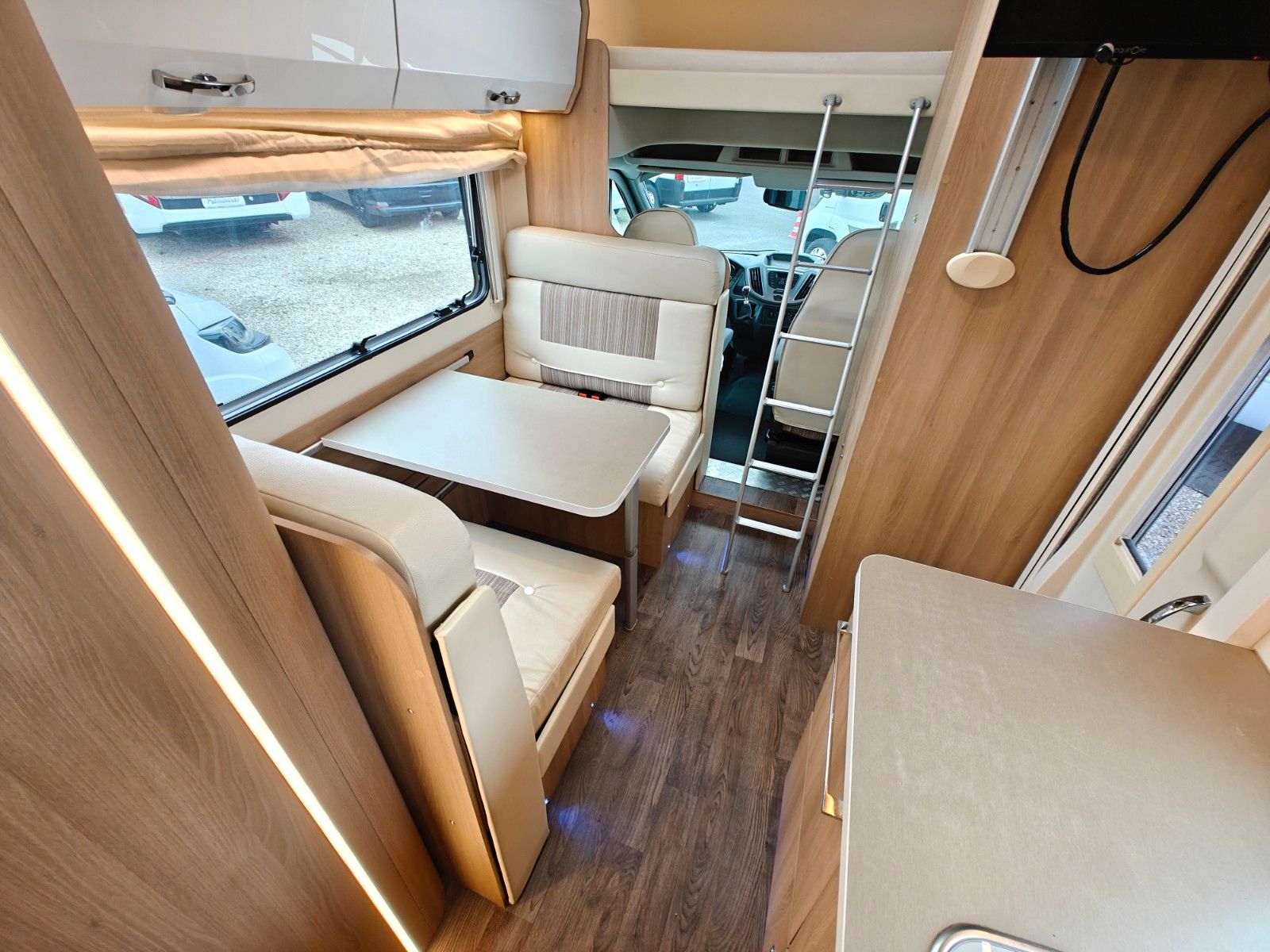 Fahrzeugabbildung Roller Team Kronos 275 - SAT, TV, Solar, 6 Sitz/Schlafplätze