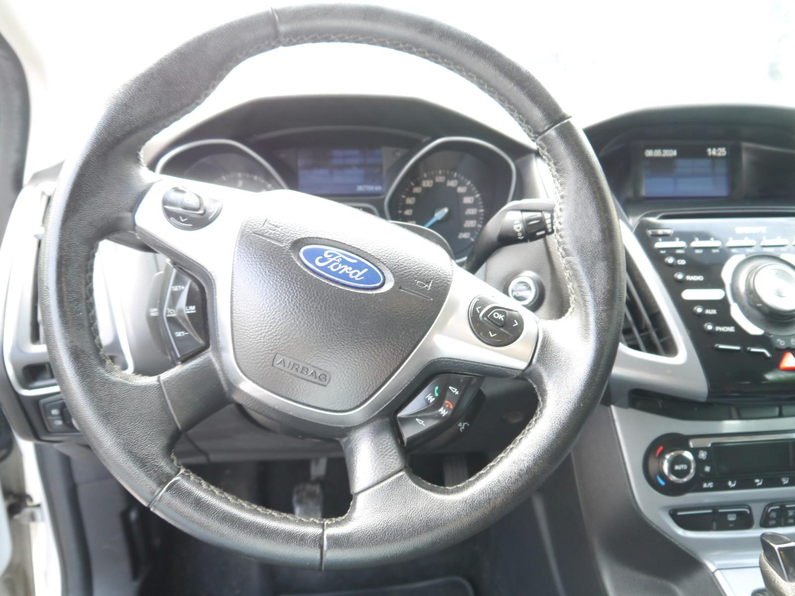 Ford Focus 2011 — photo 11