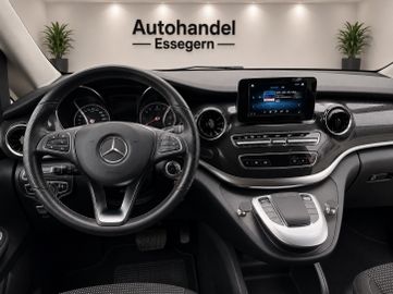 Mercedes V 220 - 11