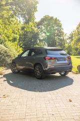 Mercedes-Benz GLA 180/AMG/LENKRADHEIZ./AHK/PANO/FAHRASSITENZ - Mercedes GLA 180 SUV