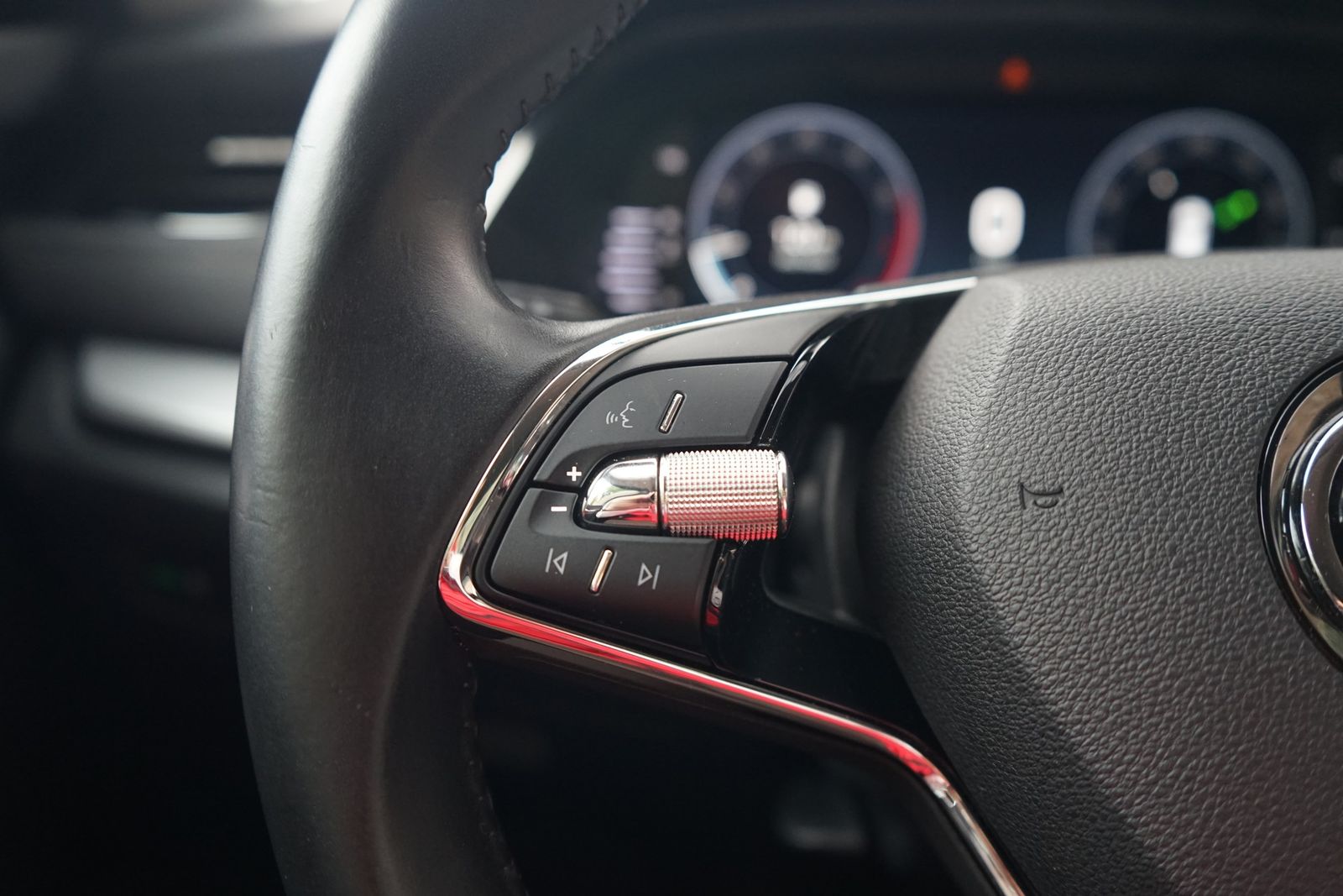 Skoda Octavia Combi 1.5 TSI First Edition LED Navi PDC foto 16