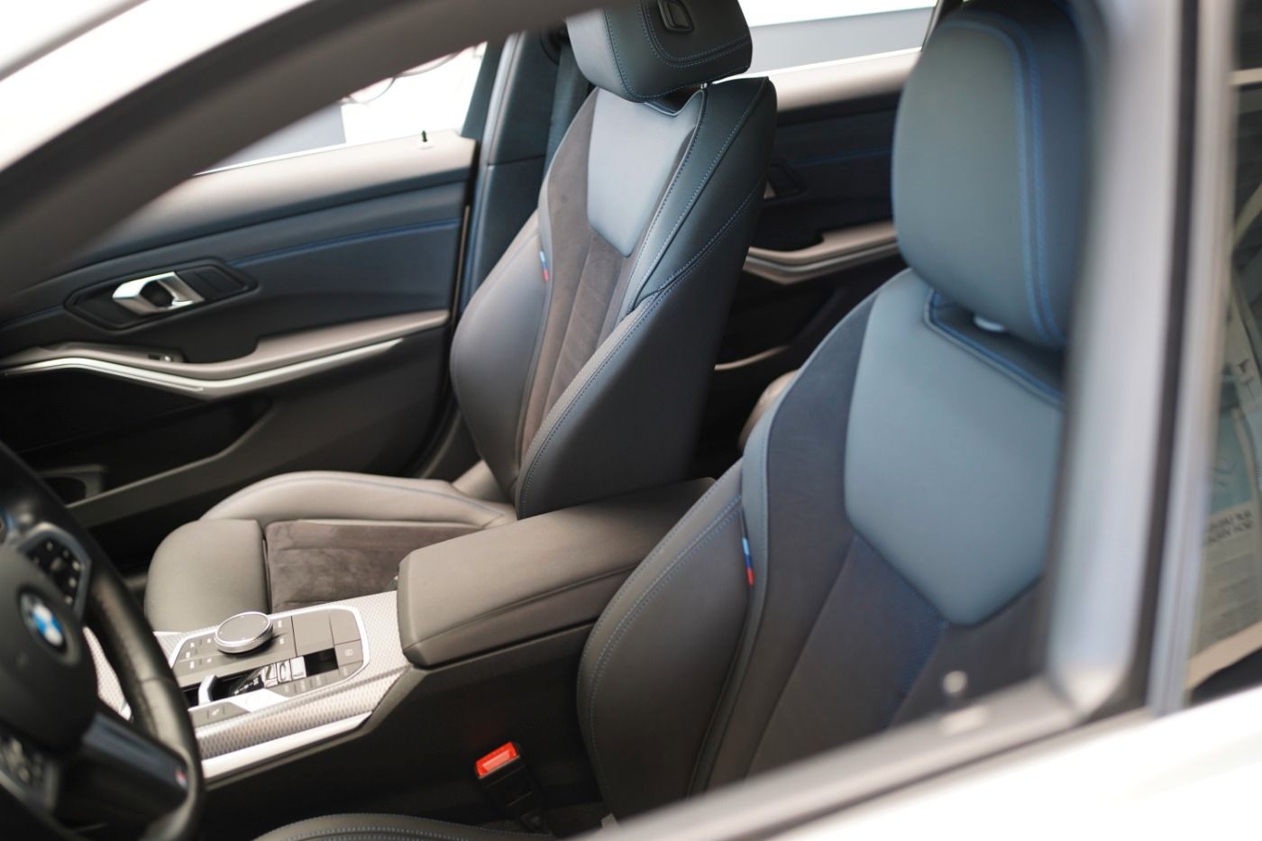 Fahrzeugabbildung BMW 330dA M Sport +Komfortzugang+Akustikglas+LED+