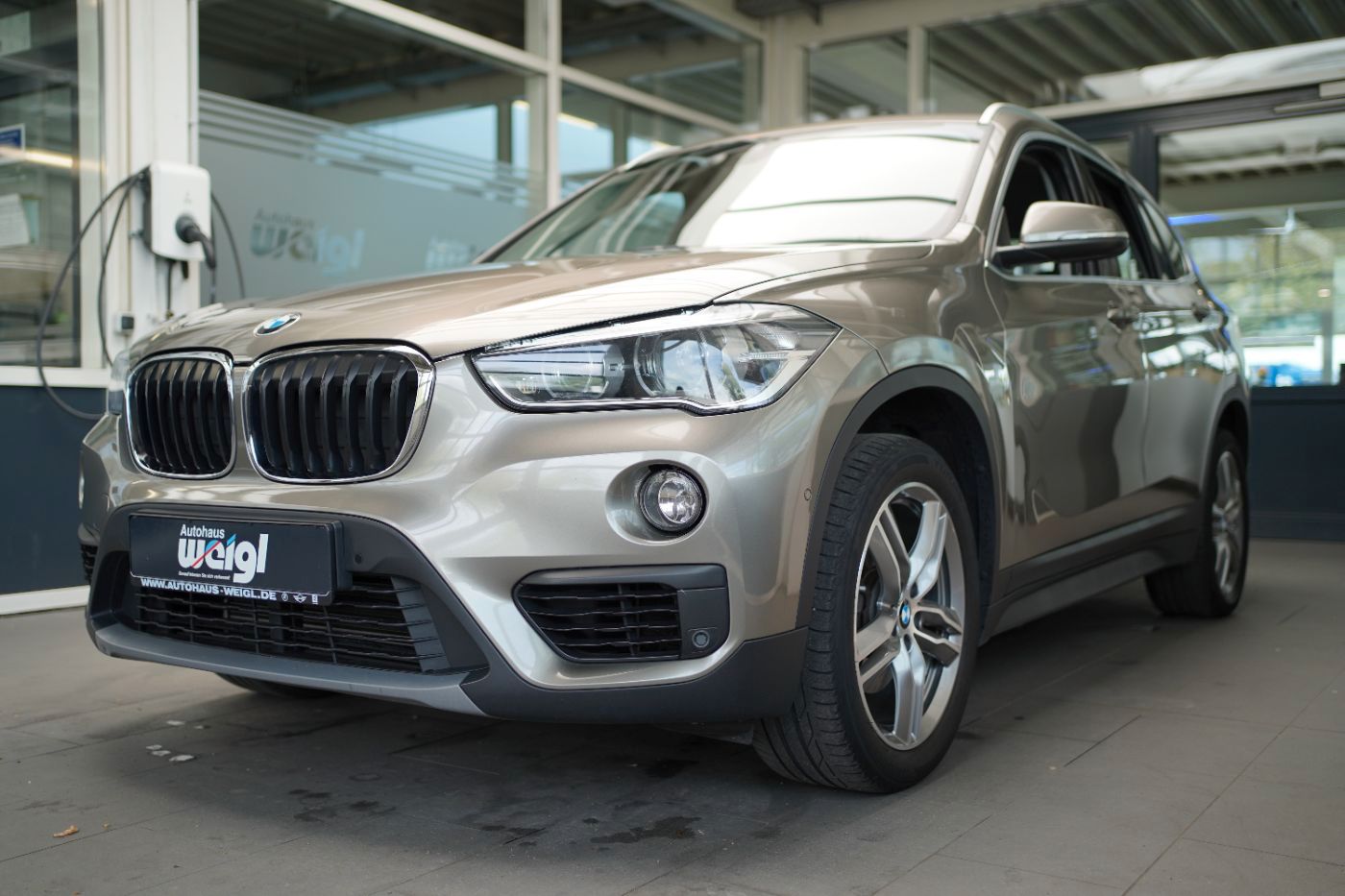 Fahrzeugabbildung BMW X1 18i Advantage +Sportsitze+LED+Parkassistent+