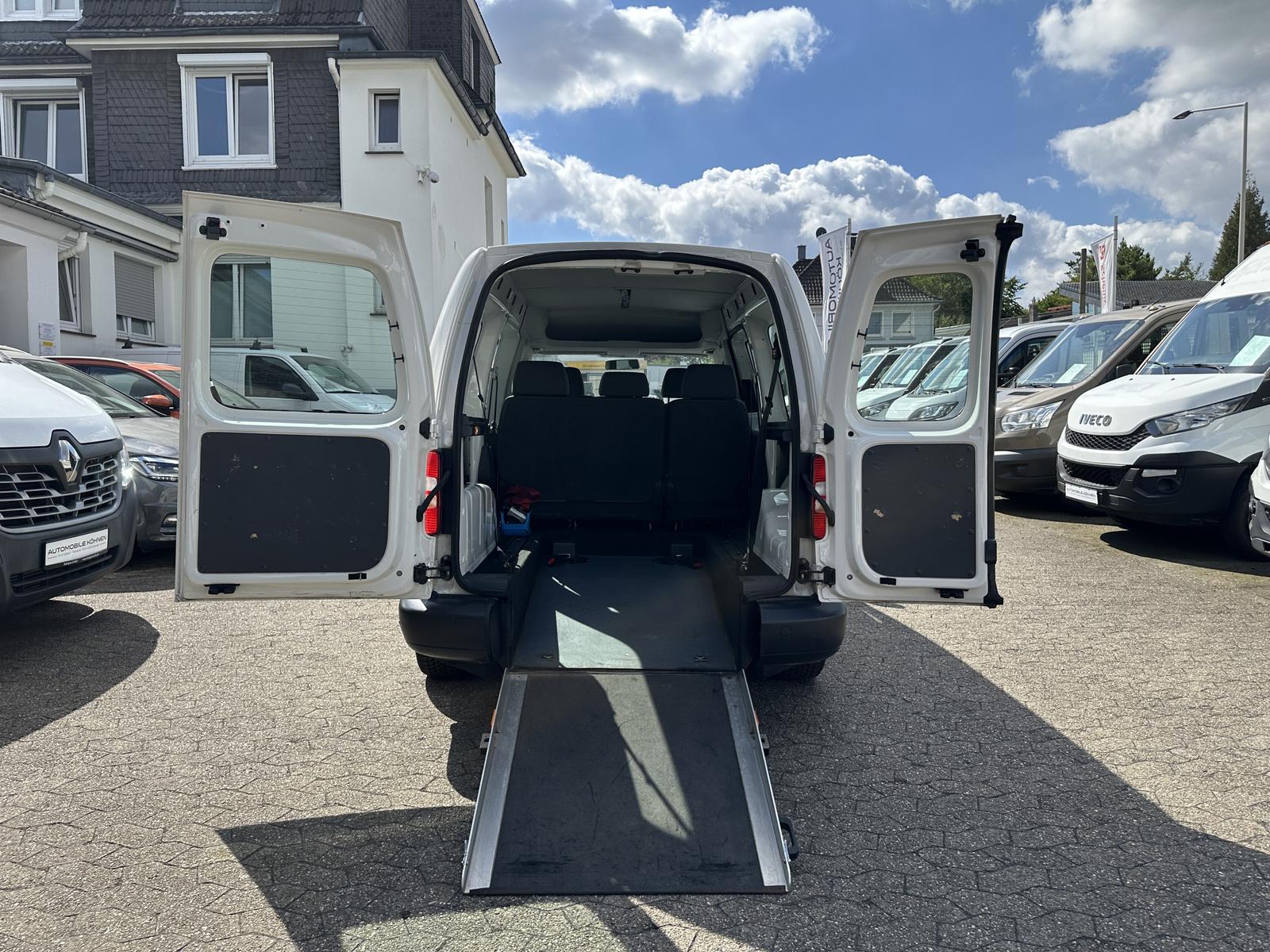 Volkswagen Caddy Maxi RAMPE / ROLLSTUHL / 1 HAND / 