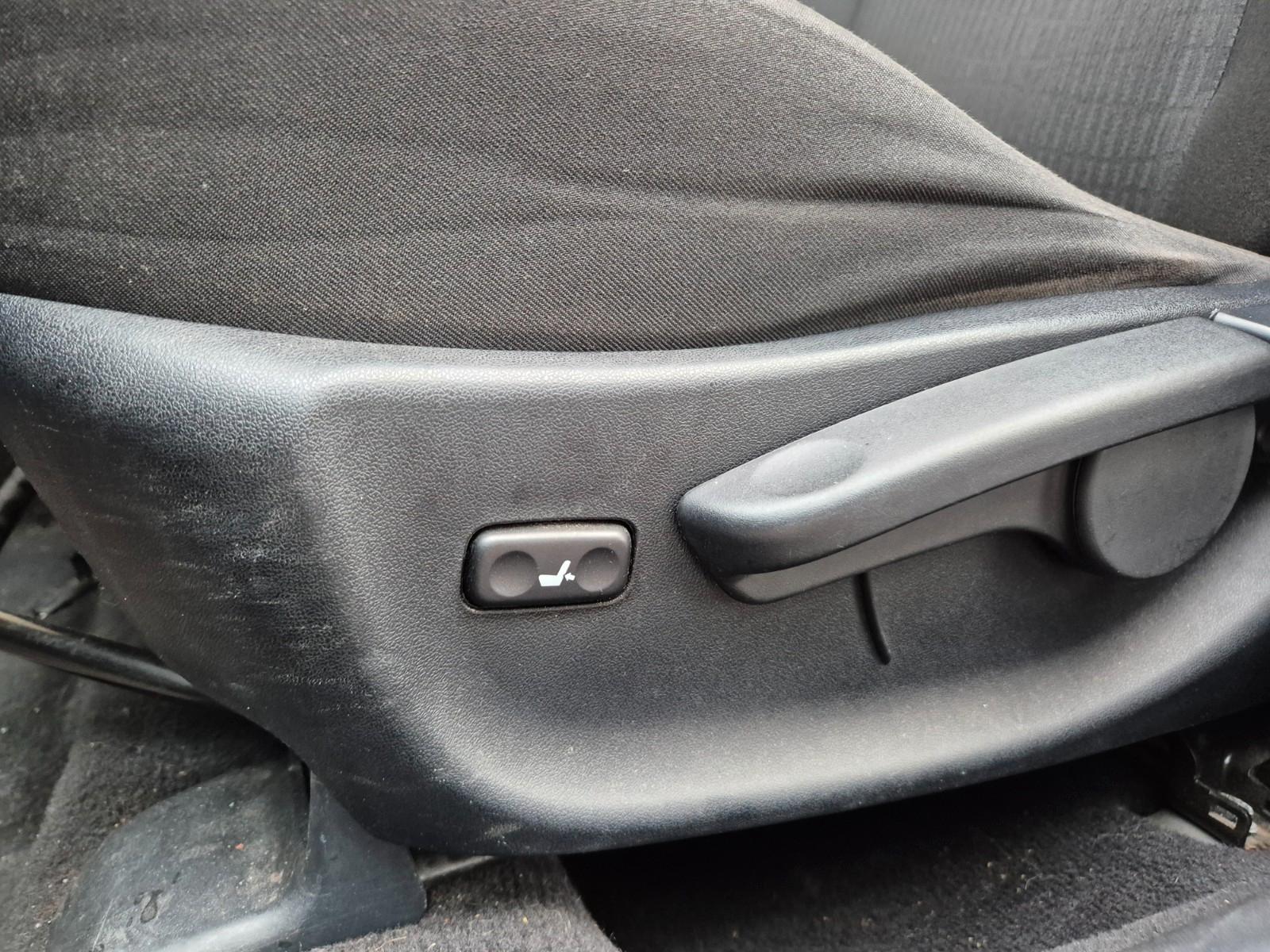 Toyota Avensis 2010 — photo 10