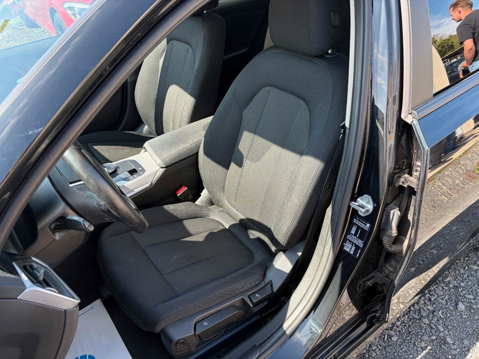 Fahrzeugabbildung BMW 320i Limo Aut. Navi 18"LMR LED 1.HAND SPORTLENK