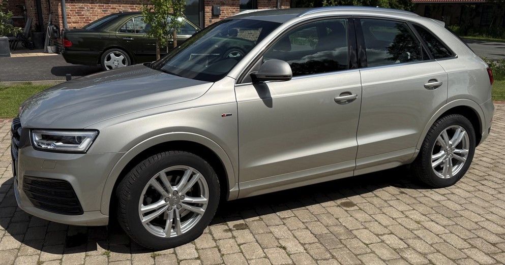 AUDI Q3 2.0 TDI S tronic quattro sport sport