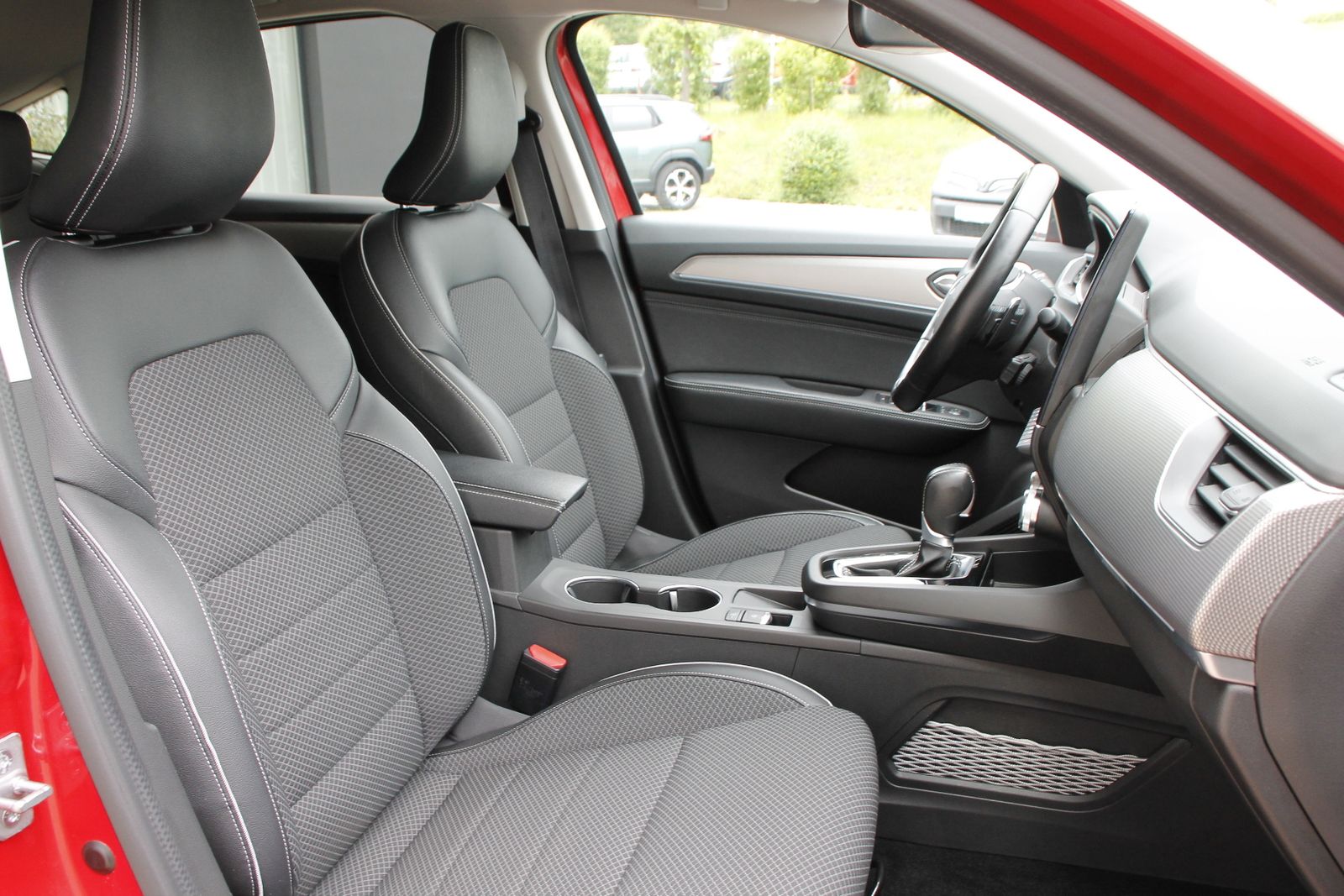 Fahrzeugabbildung Renault Arkana INTENS TCe 140 EDC