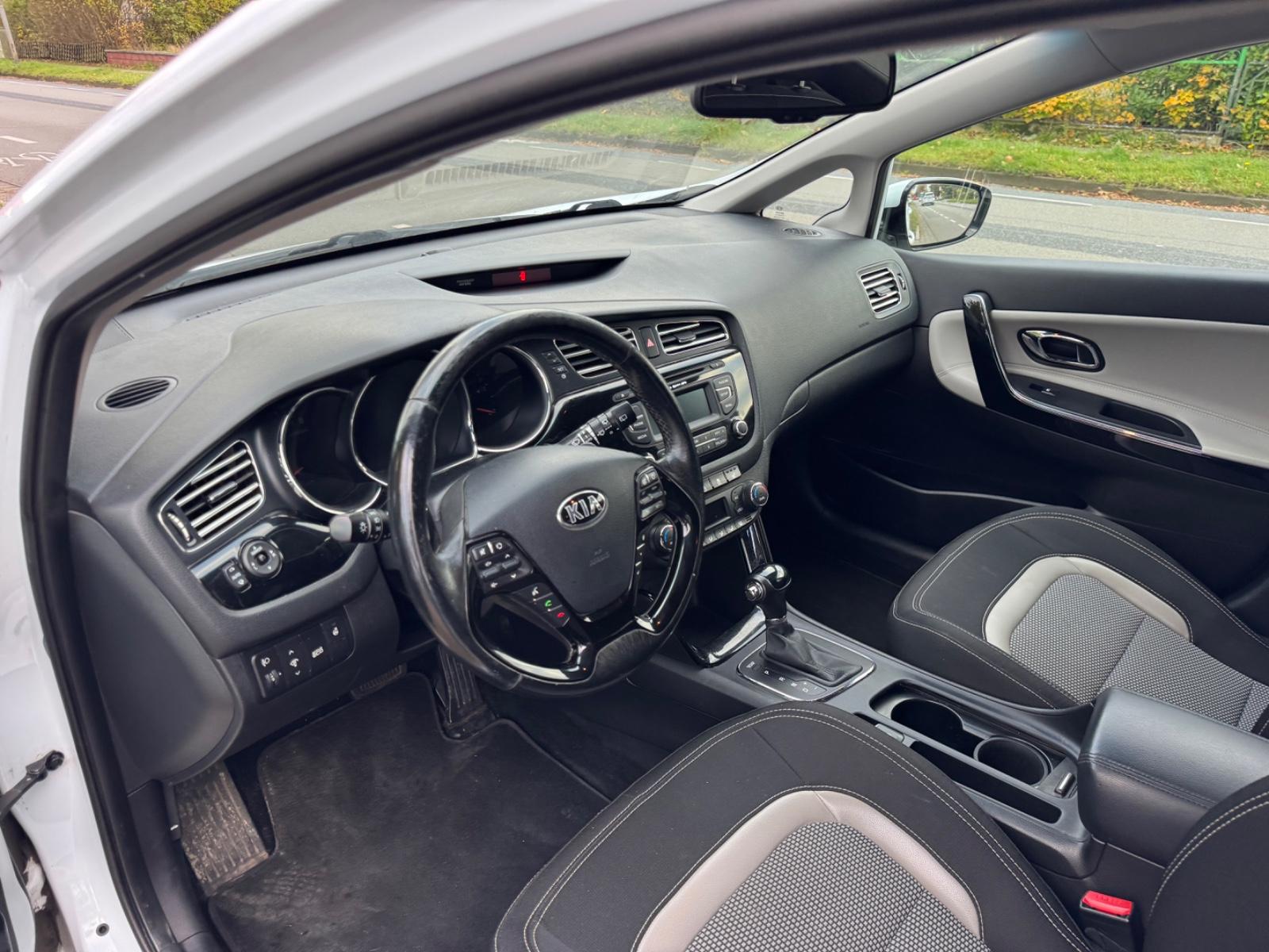 Kia cee'd 2012 — photo 21