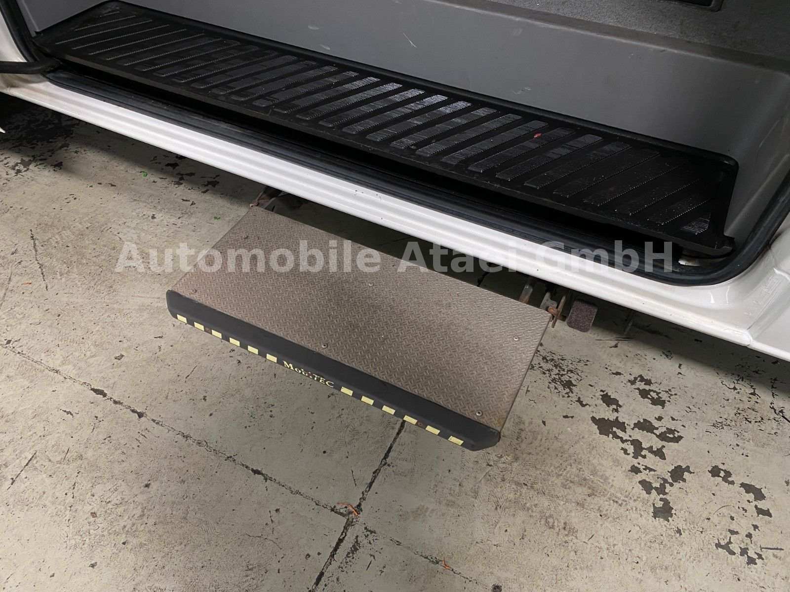 Fahrzeugabbildung Volkswagen Crafter Kombi 35 *Rollstuhl-Lift*STANDHZG (2666)