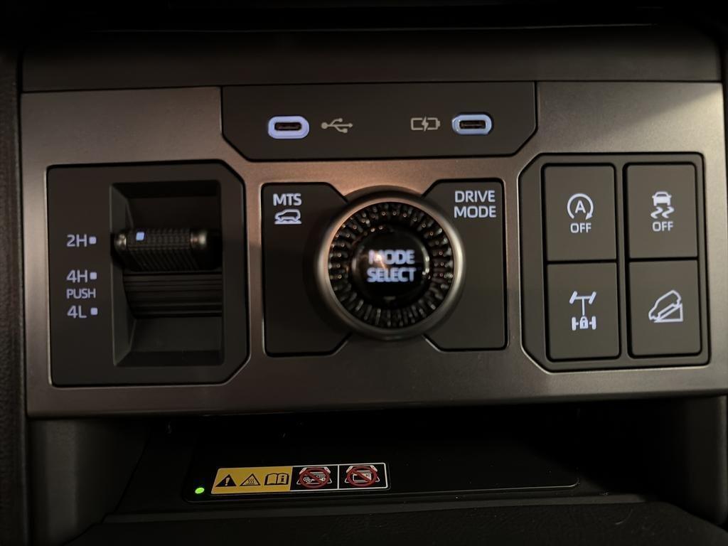 Toyota Hilux Double Cab 2.8 D MHEV 4×4 Invincible