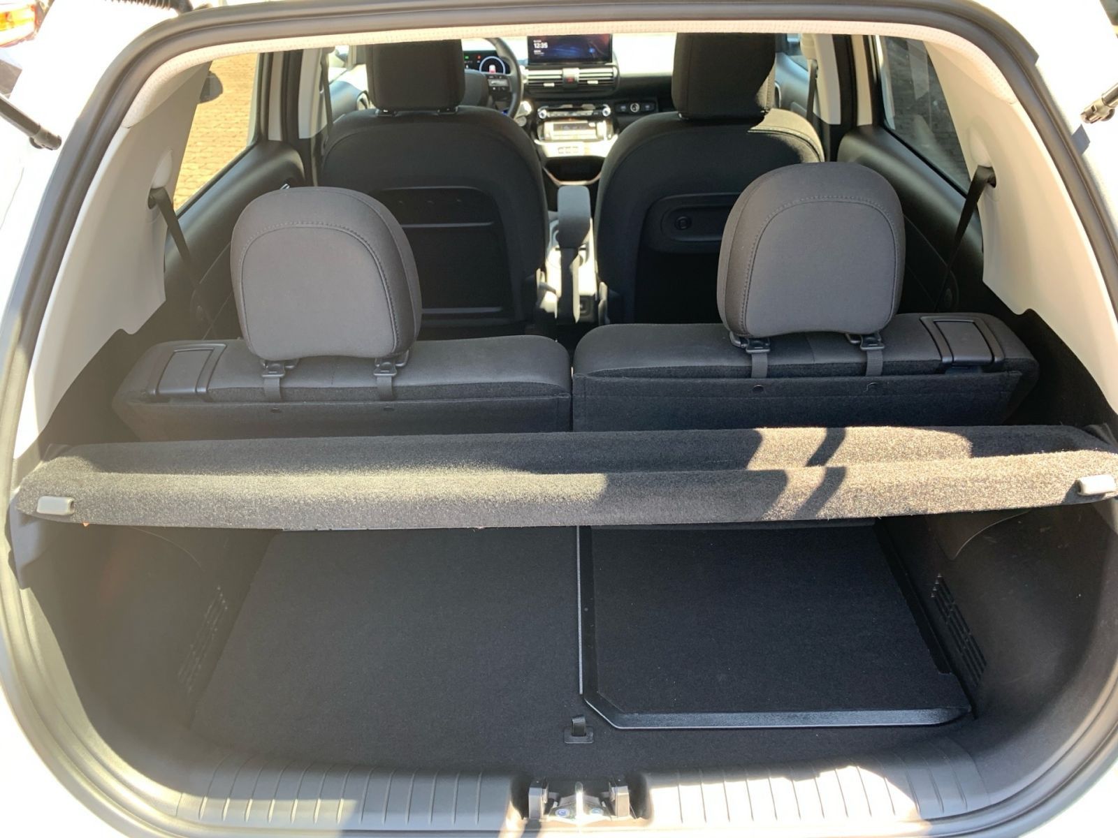 Fahrzeugabbildung Hyundai INSTER Trend Elektro 49 kWh Assistenz-Paket