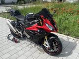BMW S1000RR - BMW S1000R