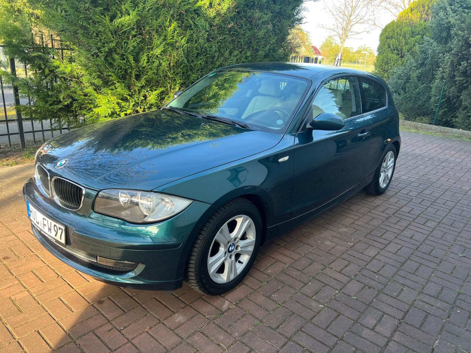 BMW 118i Automatik, Leder, Navigation