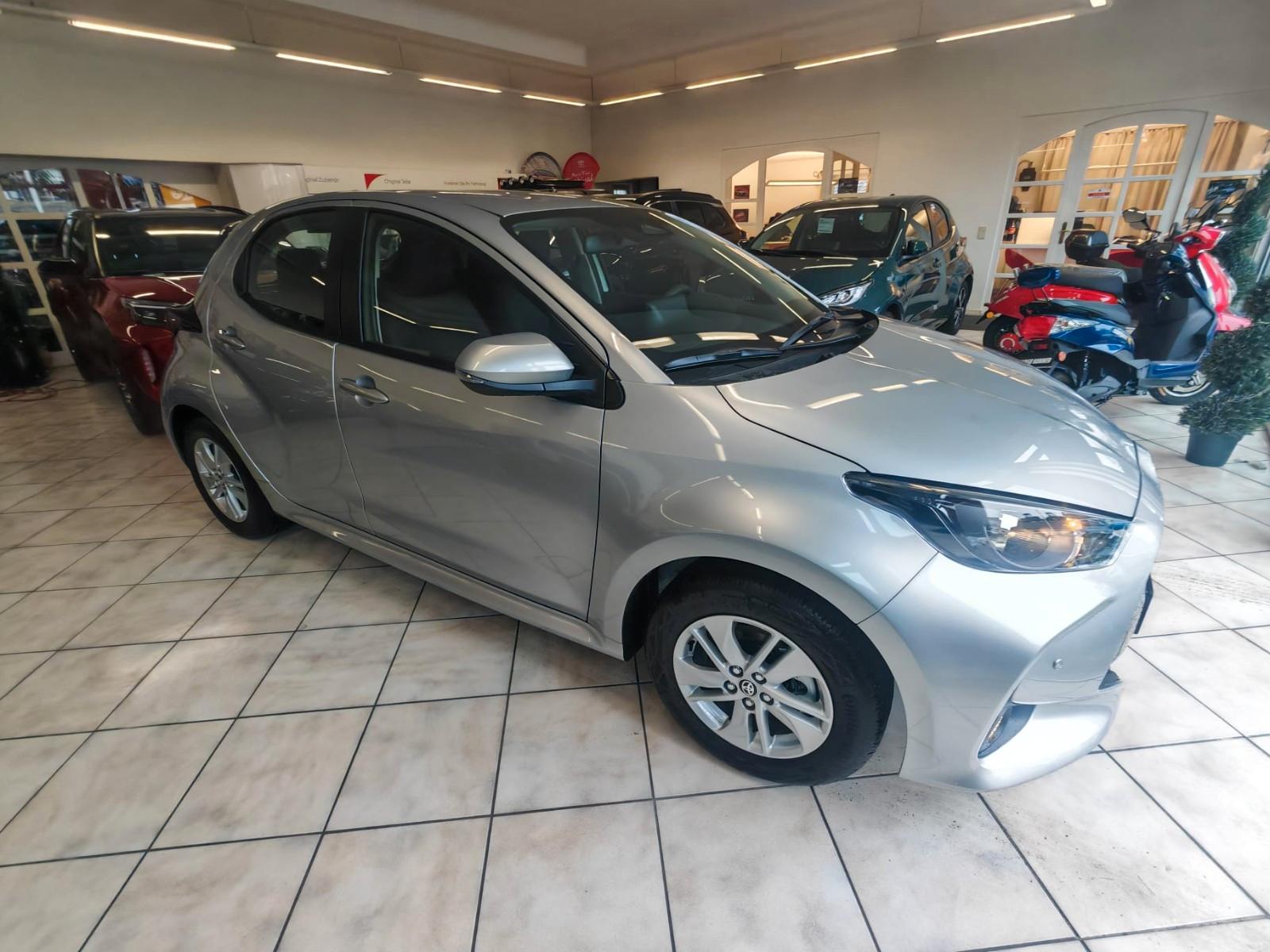 Toyota Yaris 1.5-l-VVT-i Hybrid 116 CVT Business Ed.