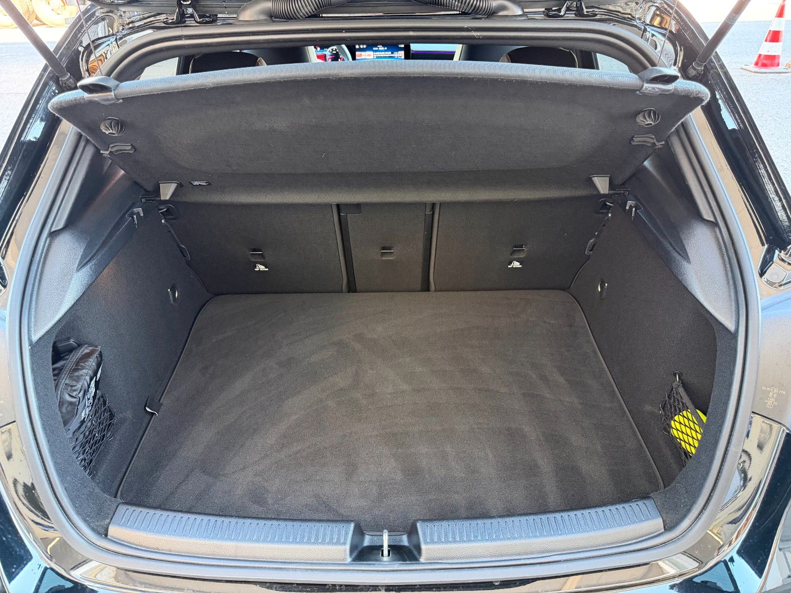 Fahrzeugabbildung Mercedes-Benz A 35 AMG 4Matic+Aero+StandH+360+MultiB+Memory