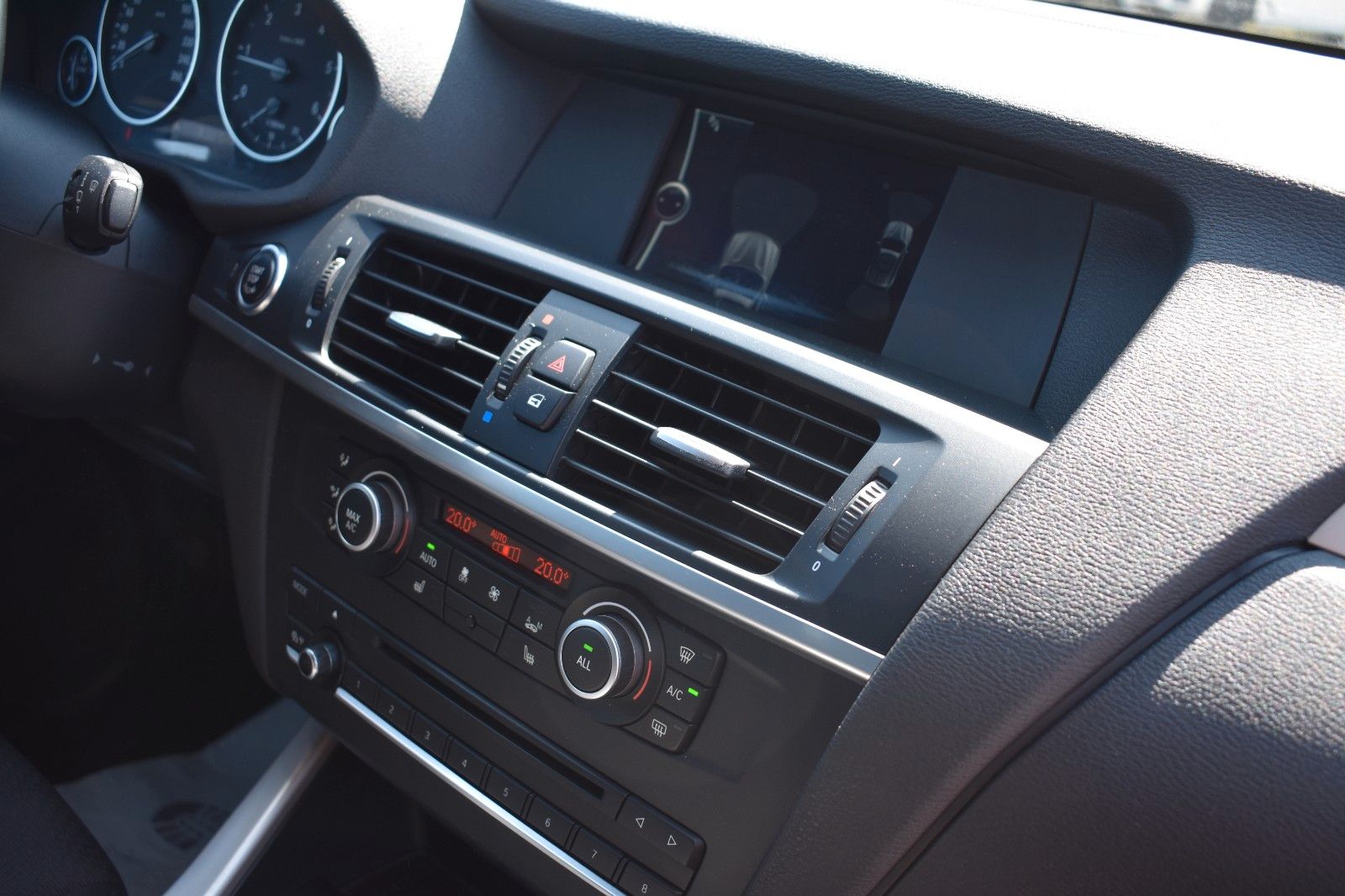 Fahrzeugabbildung BMW X3 xDrive 20 d M Sport  AHK / 19 Zoll/