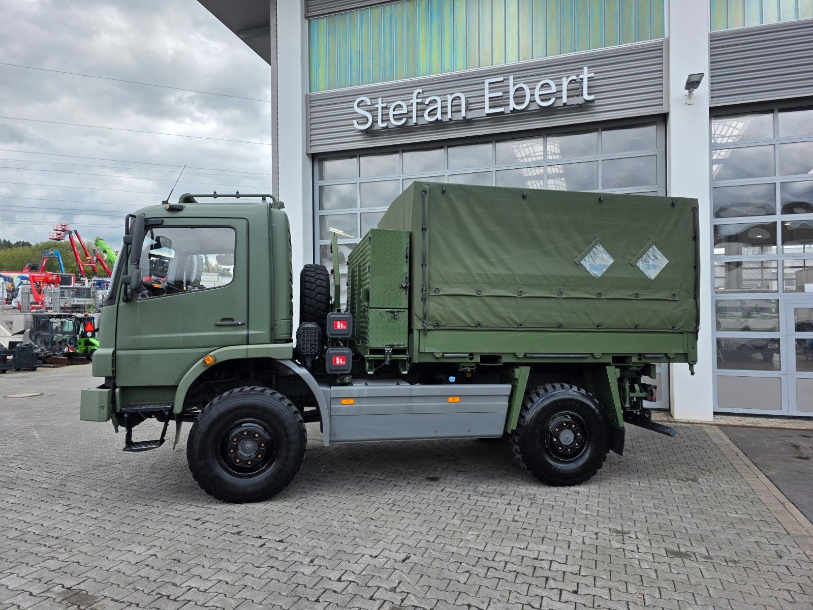 Fahrzeugabbildung Mercedes-Benz Atego 1018 A 4x4 Pritsche Plane mehrfach vorh.