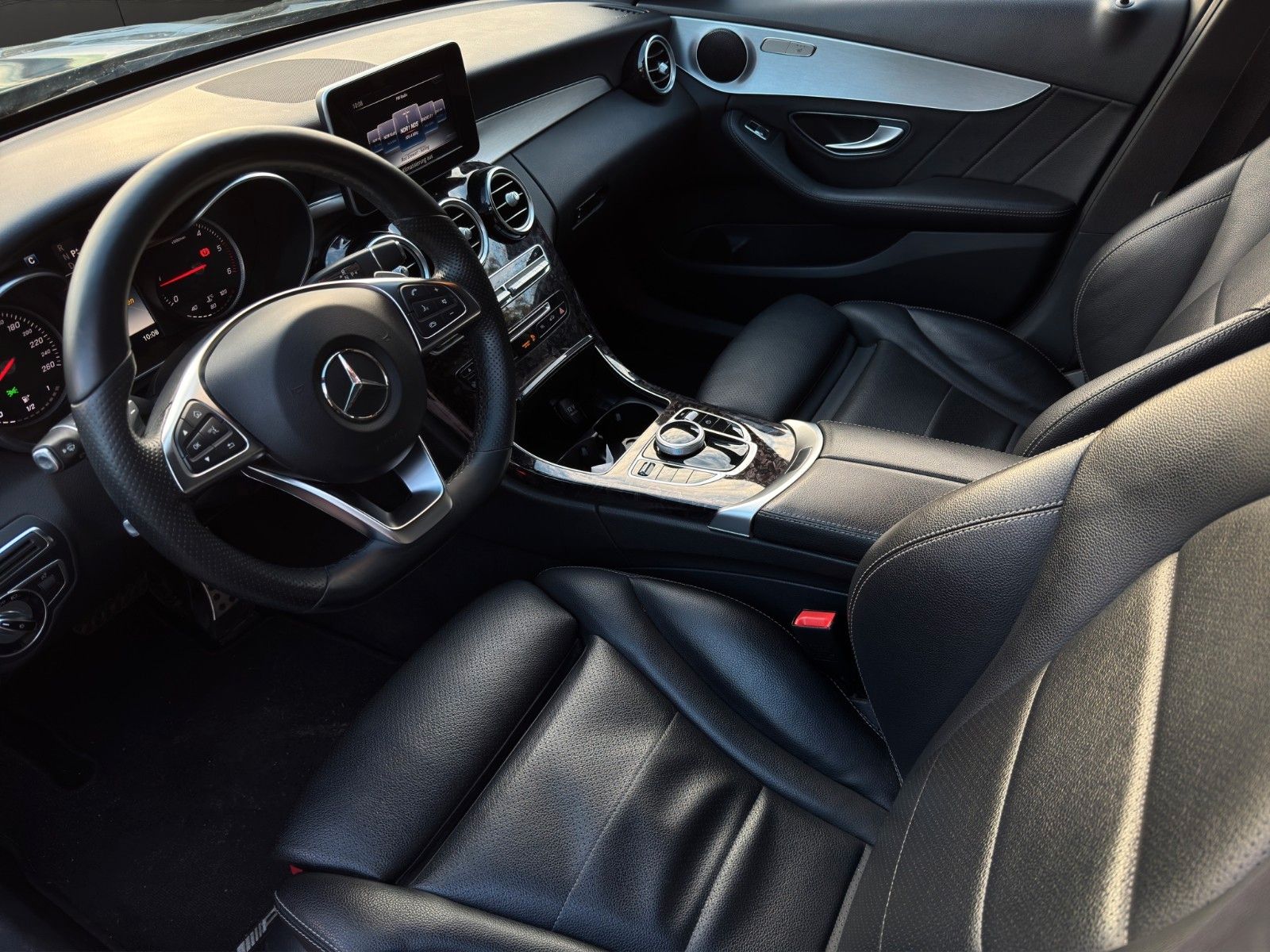 Fahrzeugabbildung Mercedes-Benz C 220d *AMG-Line*ACC*Parkass*Vollleder*LED