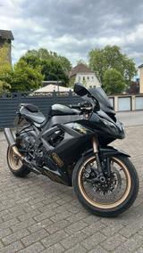Kawasaki ZX10R Wahnsinn auf zwei Rädern - KAWASAKI W1