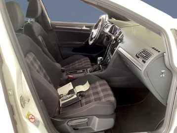 Volkswagen Golf - 3