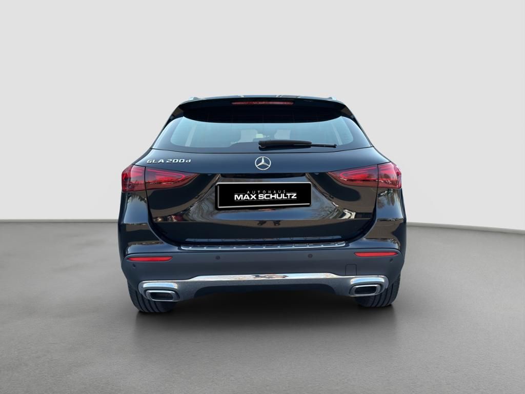 Fahrzeugabbildung Mercedes-Benz GLA 200 d LED*ParkAss*SpurH*el.Heck*PDC*RFK*AHK