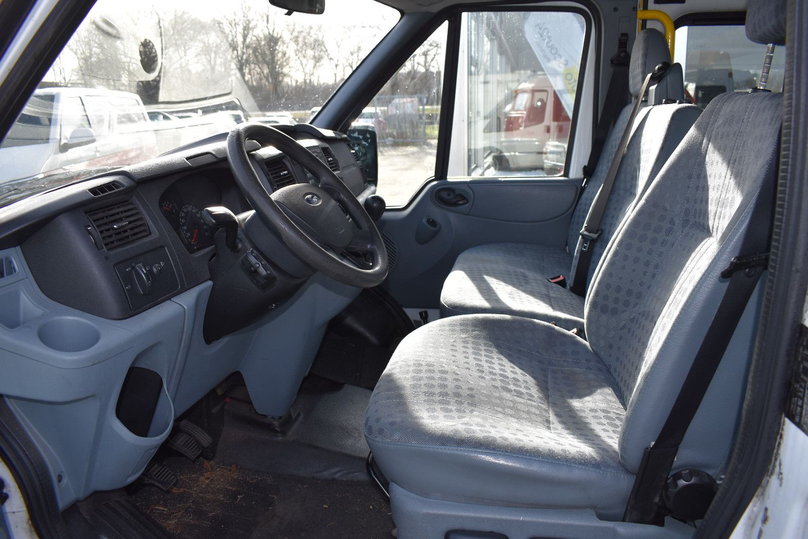 Fahrzeugabbildung Ford Transit Kombi FT 300 L Behindertengerecht *2260