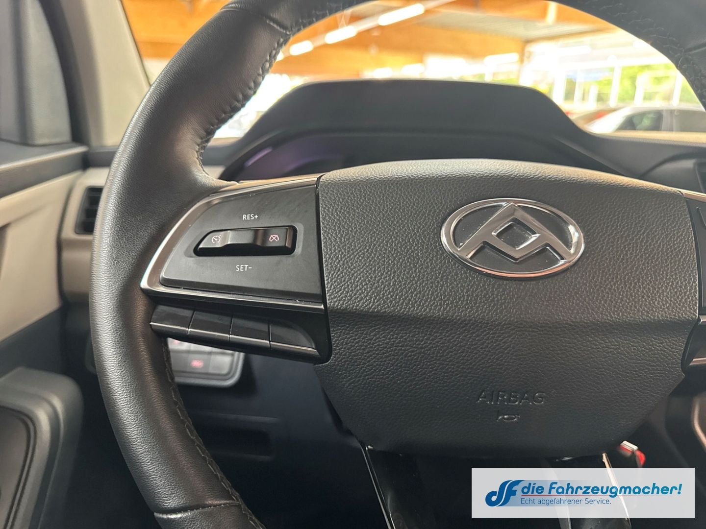 Fahrzeugabbildung Maxus eDeliver3 Kasten L1H1 Apple CarPlay Android Auto