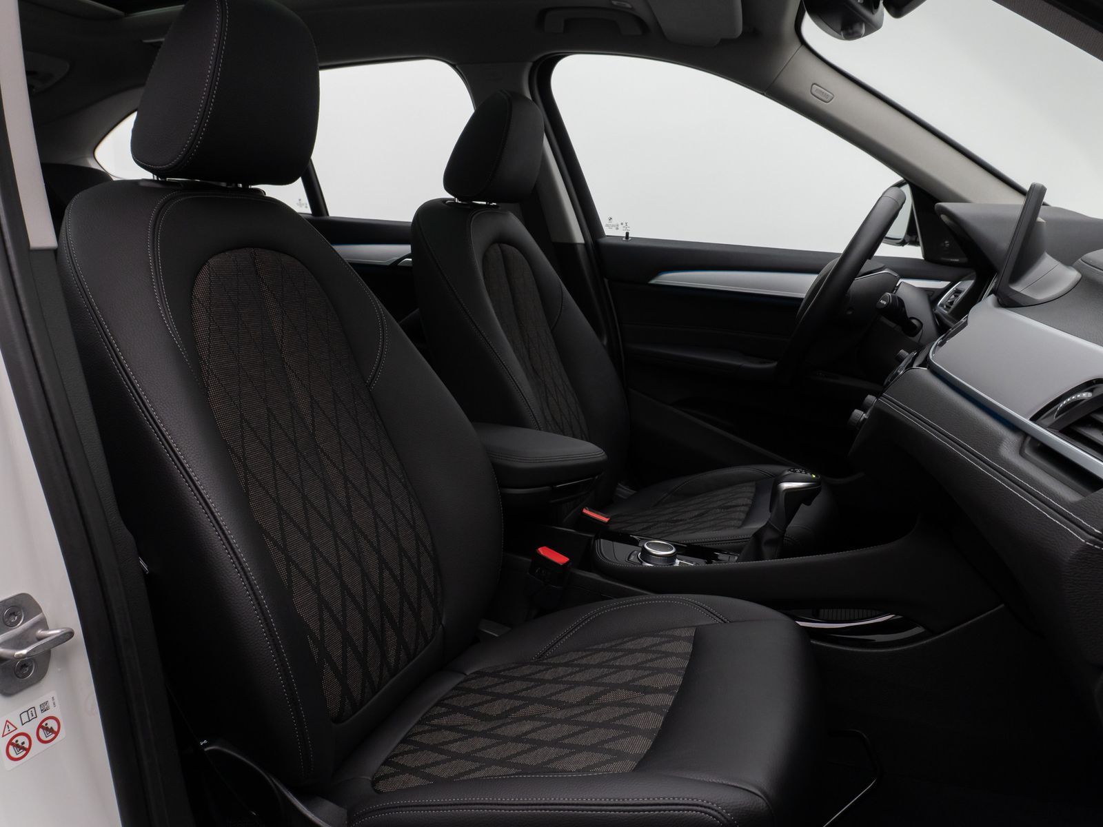 Fahrzeugabbildung BMW X1 xD25e xLine Panorama Kamera HUD DAB H/K AHK