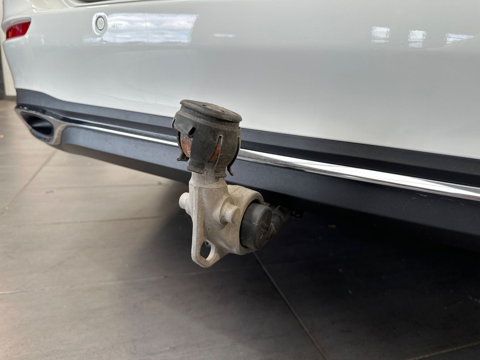 Fahrzeugabbildung Mercedes-Benz C 300 e T Avantgarde NAV+LED+AHK+KAMERA+SHZ