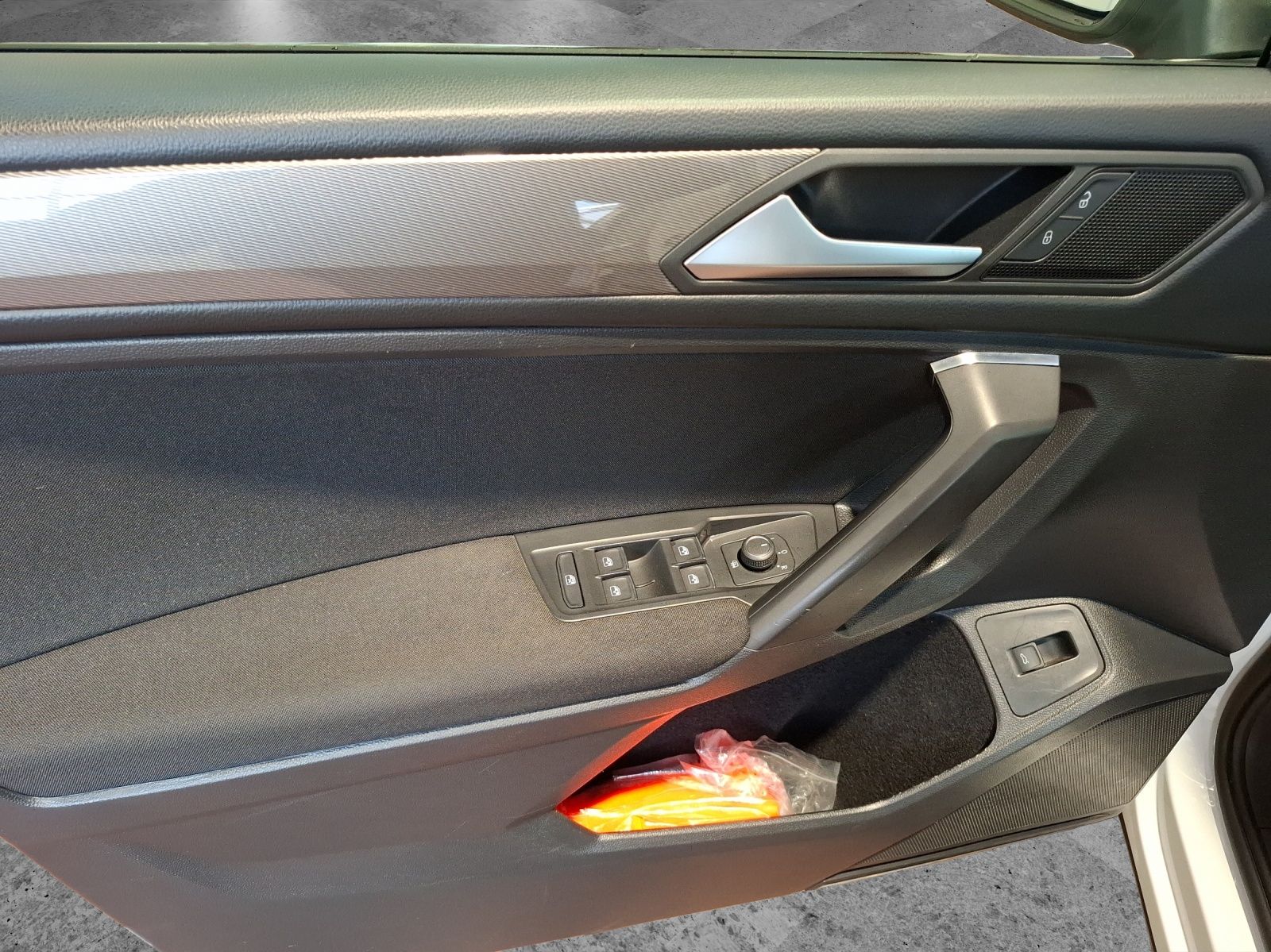 Fahrzeugabbildung Volkswagen Tiguan Allspace TSI Life LED APP AID ACC PDC SH