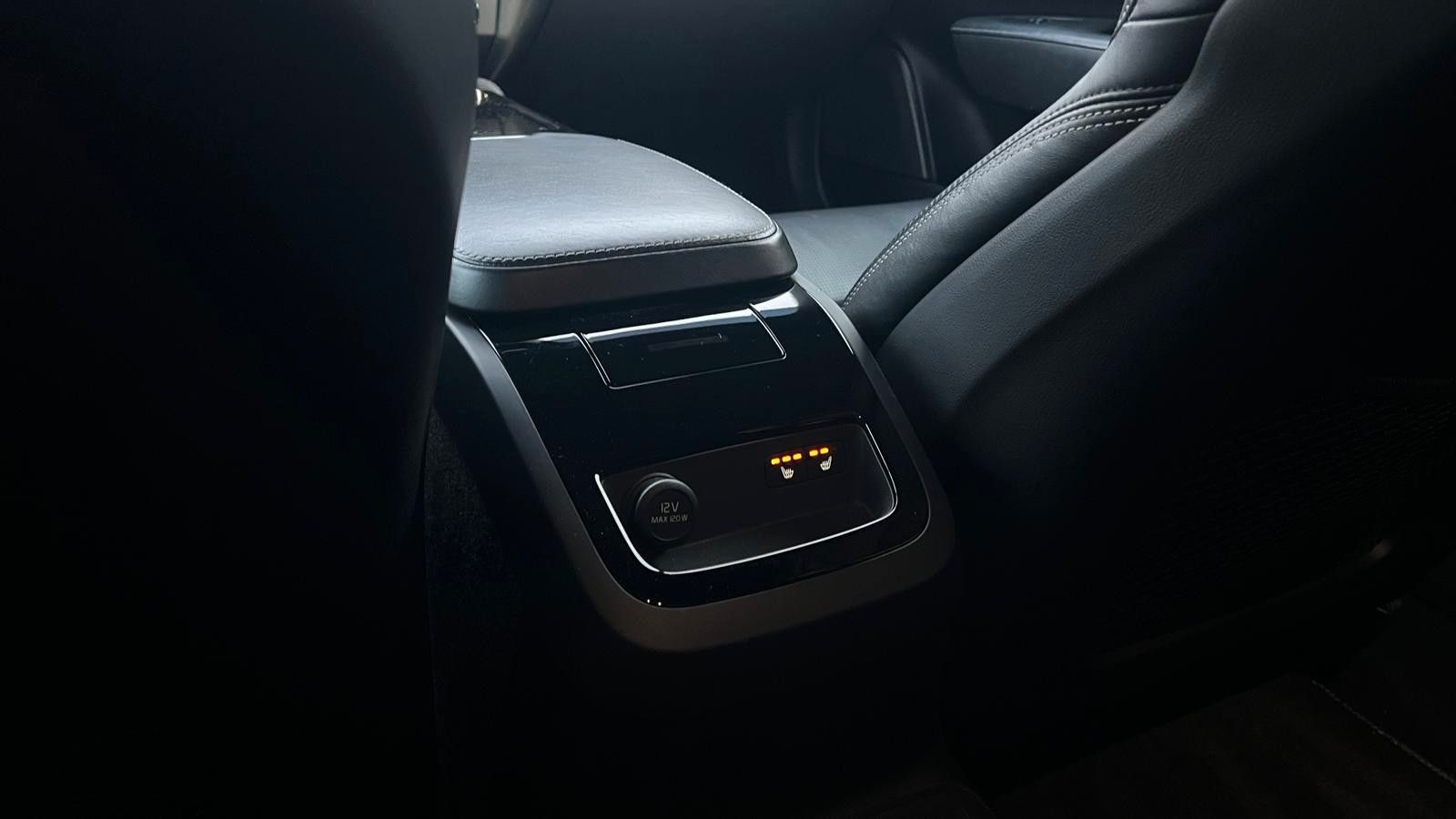 Fahrzeugabbildung Volvo S90*R-Design*T8*AWD*B&W*LUFT*MASS*20Zoll